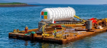 image d’un data center sur une plateforme aquatique